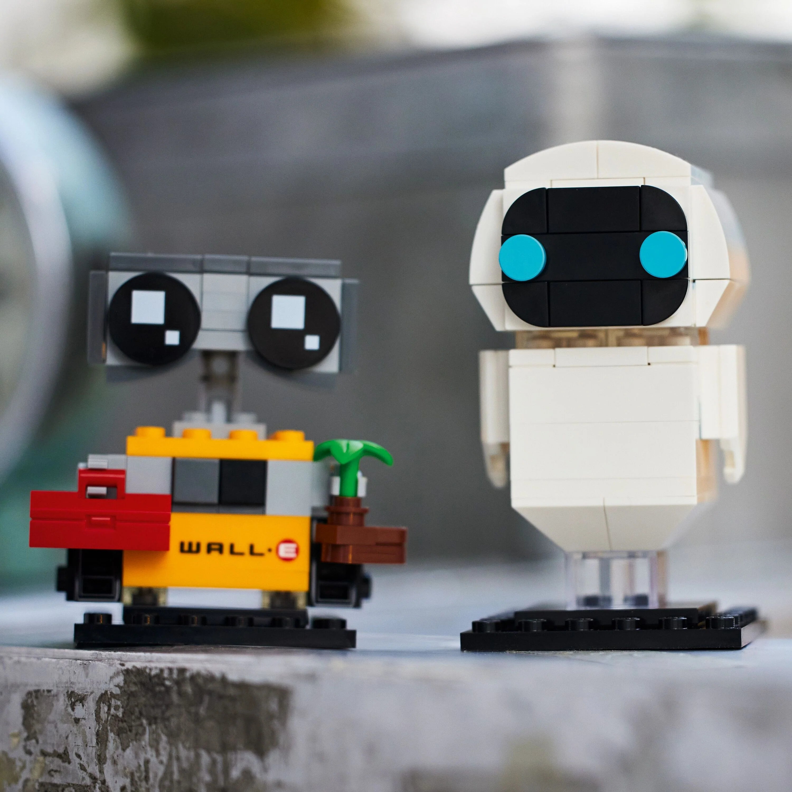 BrickHeadz™ Disney•Pixar EVE & WALL•E 40619 Building Toy Kit (155 Pieces)